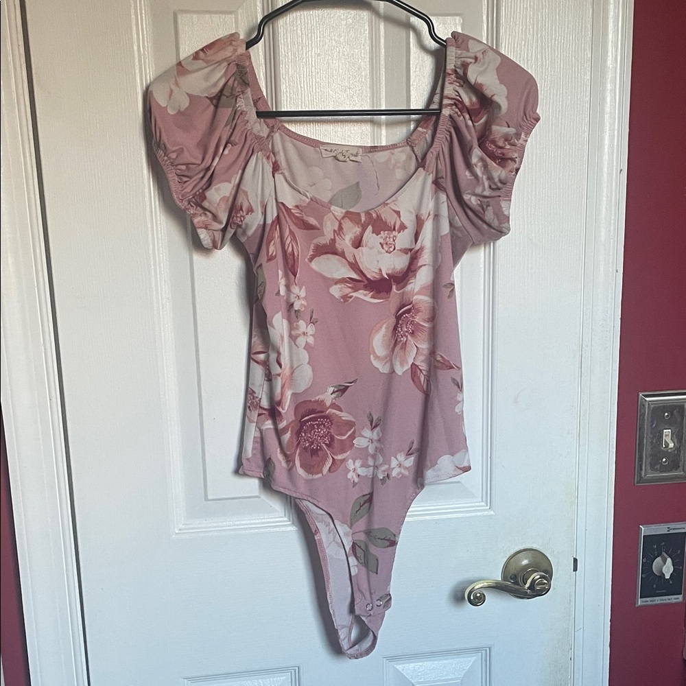 Elegant Floral Puff Sleeve Bodysuit